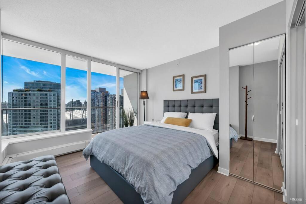 Spacious Dt 2-Bdr High-Rise With View, Pool, Gym Vancouver Exteriér fotografie