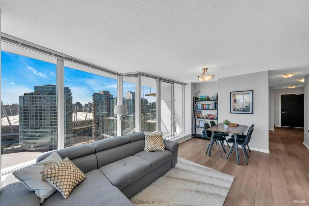 Spacious Dt 2-Bdr High-Rise With View, Pool, Gym Vancouver Exteriér fotografie