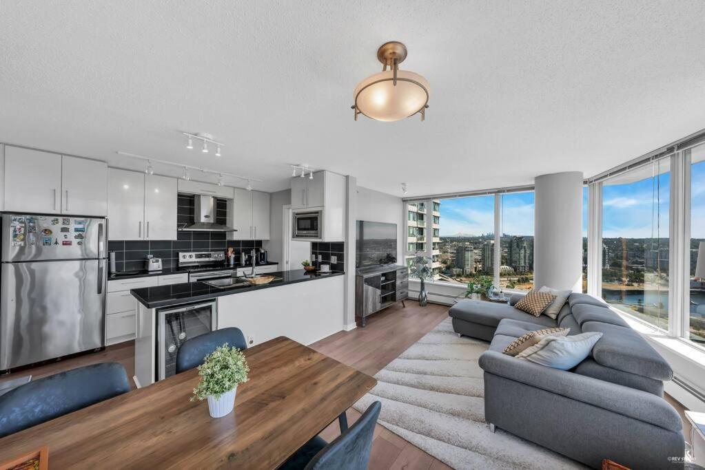 Spacious Dt 2-Bdr High-Rise With View, Pool, Gym Vancouver Exteriér fotografie