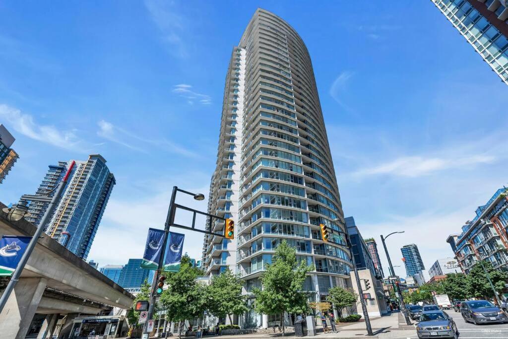Spacious Dt 2-Bdr High-Rise With View, Pool, Gym Vancouver Exteriér fotografie
